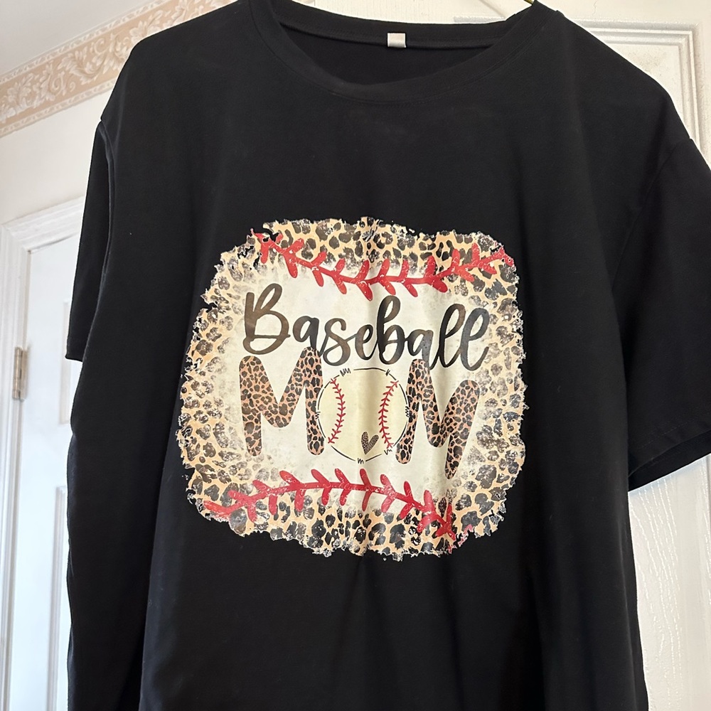 Baseball Mom shirt NWT Short sleeved